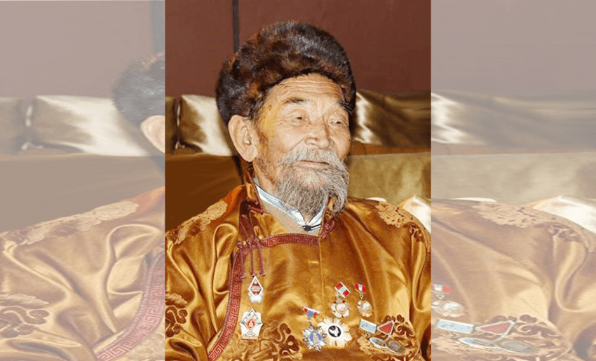 Н.Дагийранз агсны эд зүйлсийг Дундговь аймгийн музейд өгөв